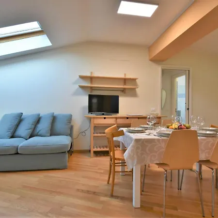 Daire Duomo Mansarda By Interhome
